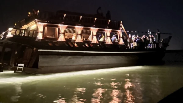 لنج تفریحی عادلشاه